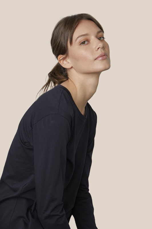 DANIELA WHISPER COTTON T-SHIRT IN BLACK
