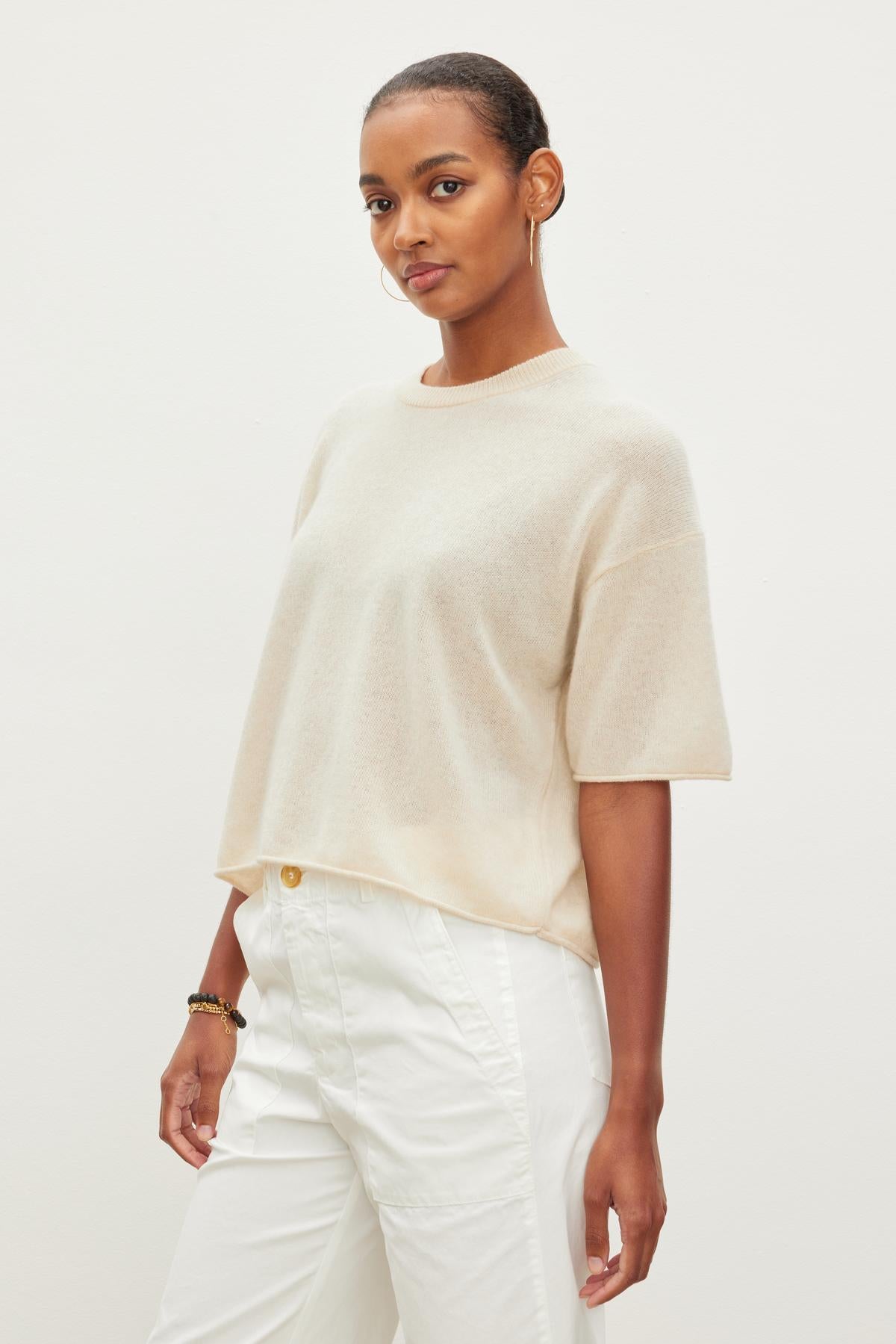 BLAKE CASHMERE CREW NECK SWEATER IN CHAMPAGNE