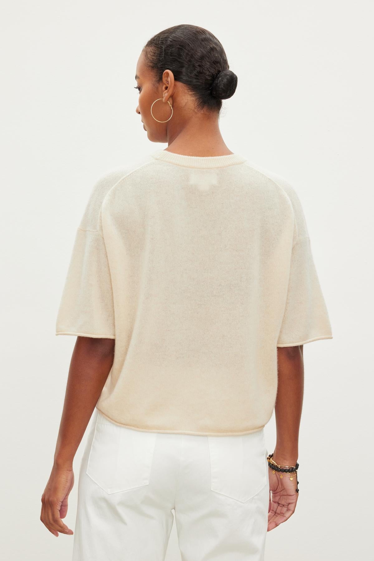 BLAKE CASHMERE CREW NECK SWEATER IN CHAMPAGNE