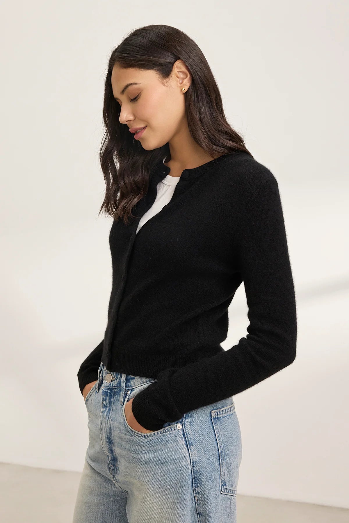 CHRICHET CARDIGAN IN BLACK