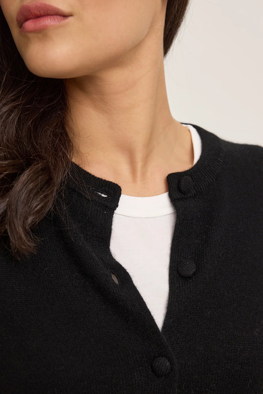 CHRICHET CARDIGAN IN BLACK