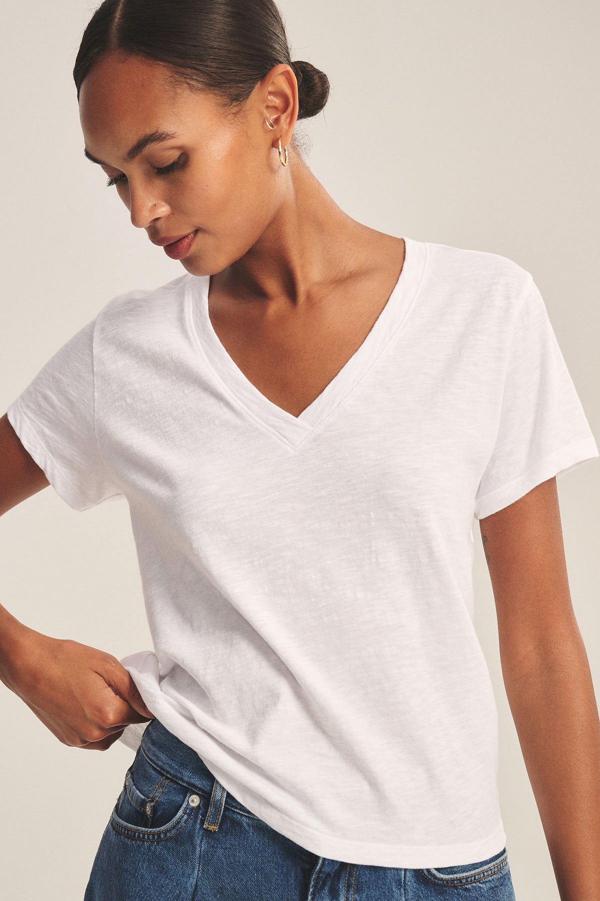 ELISHA T-SHIRT IN WHITE