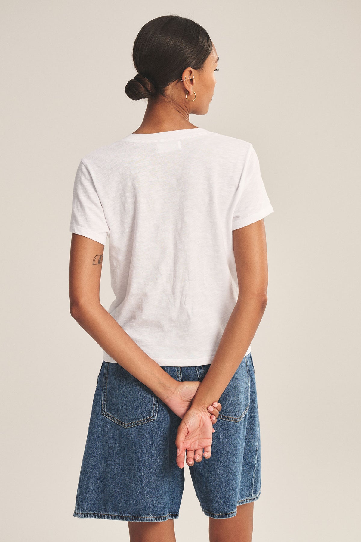 ELISHA T-SHIRT IN WHITE