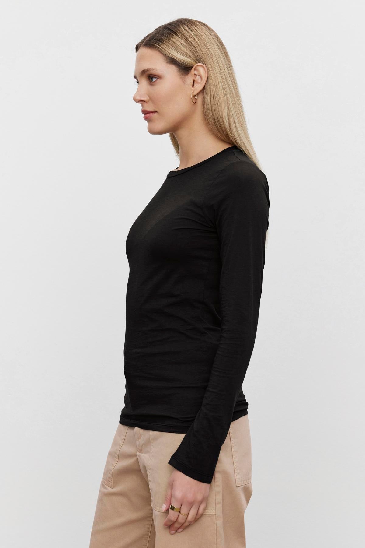ZOFINA WHISPER CLASSIC TEE IN BLACK