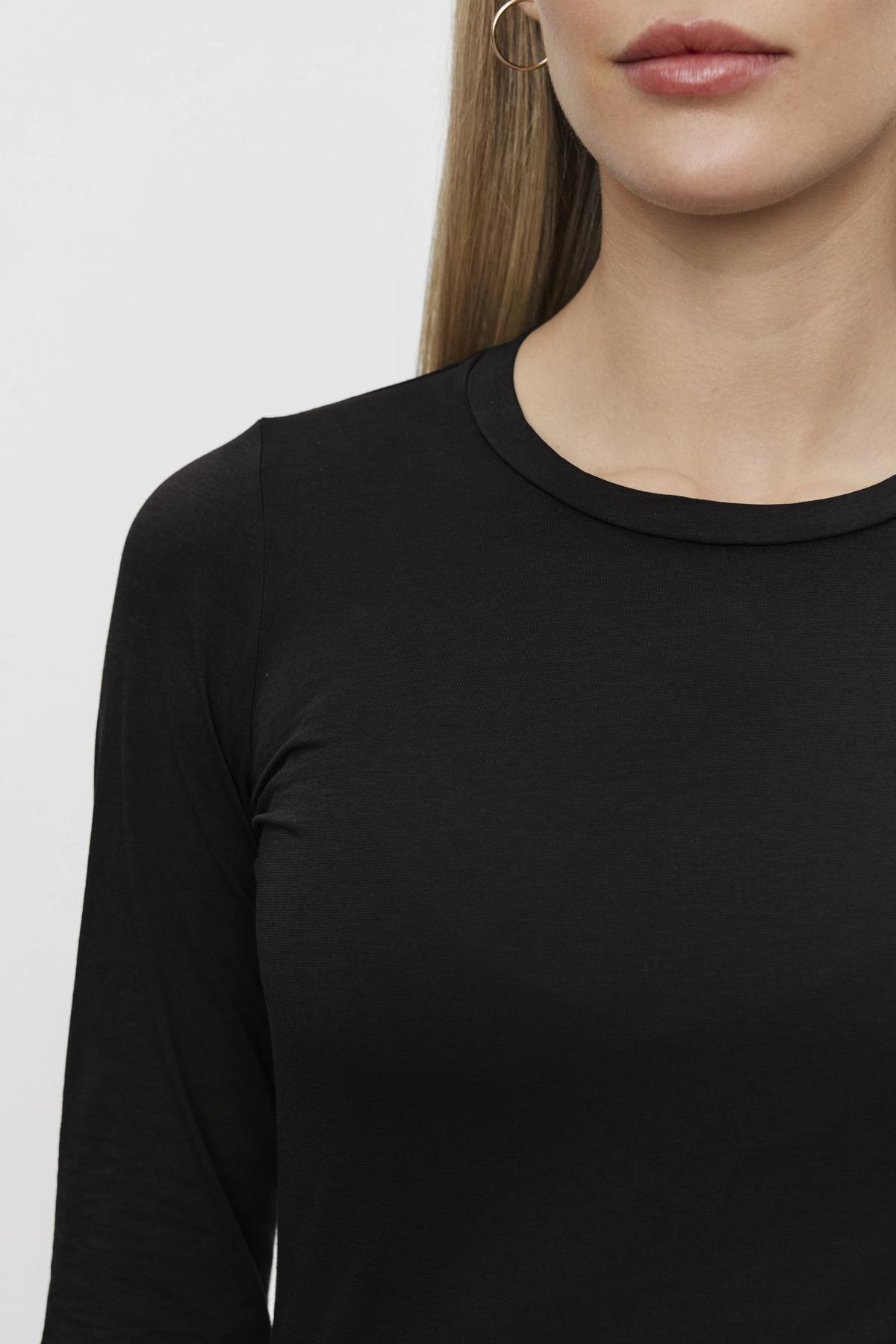ZOFINA WHISPER CLASSIC TEE IN BLACK