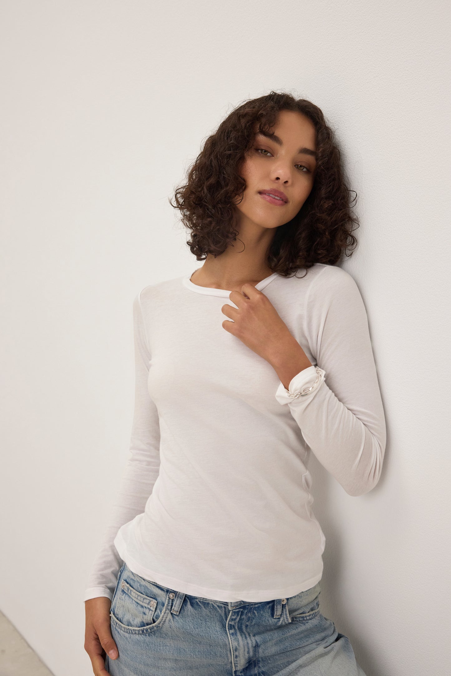 ZOFINA WHISPER CLASSIC TEE IN WHITE