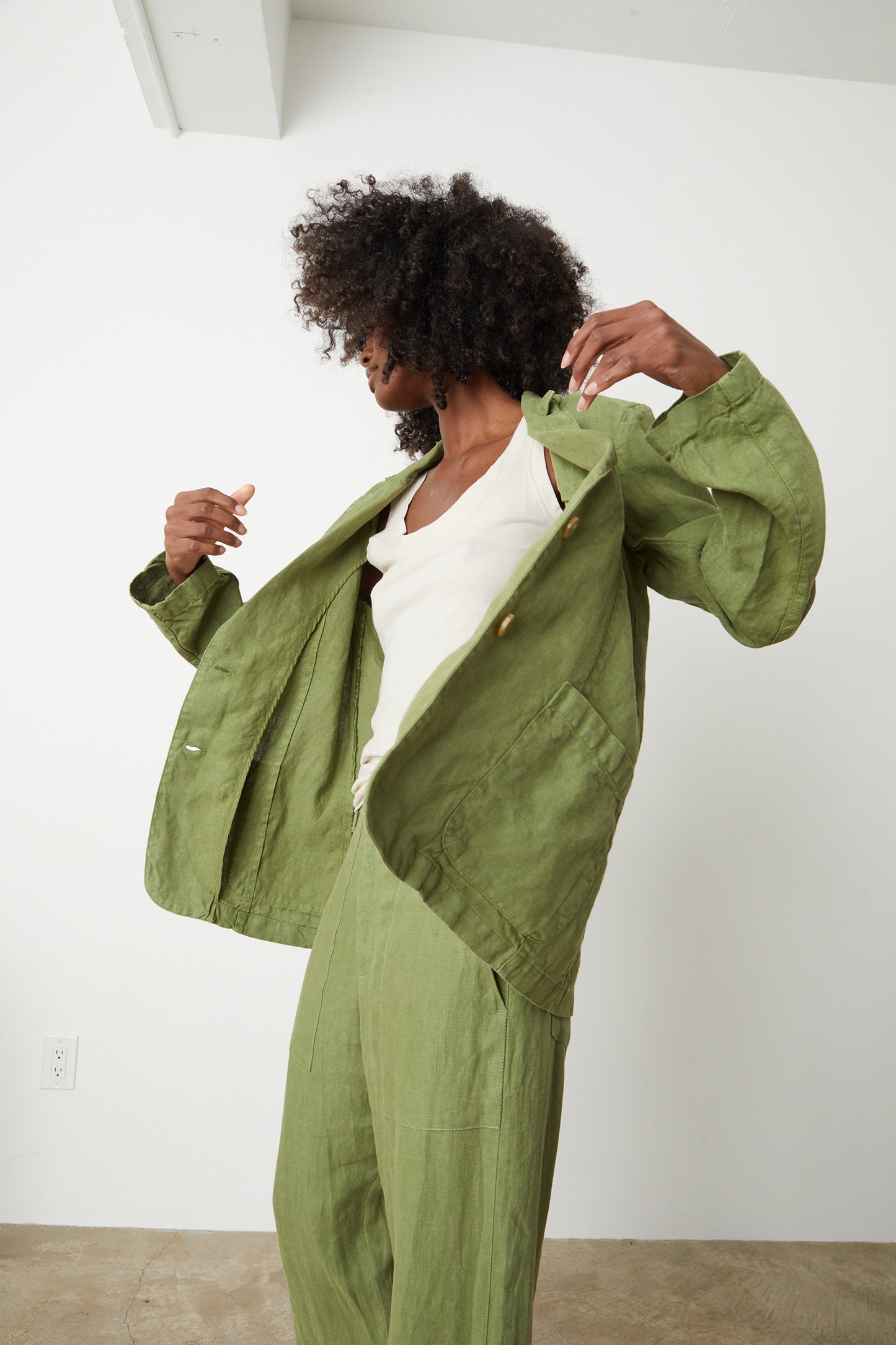 CASSIE HEAVY LINEN BLAZER IN BASIL