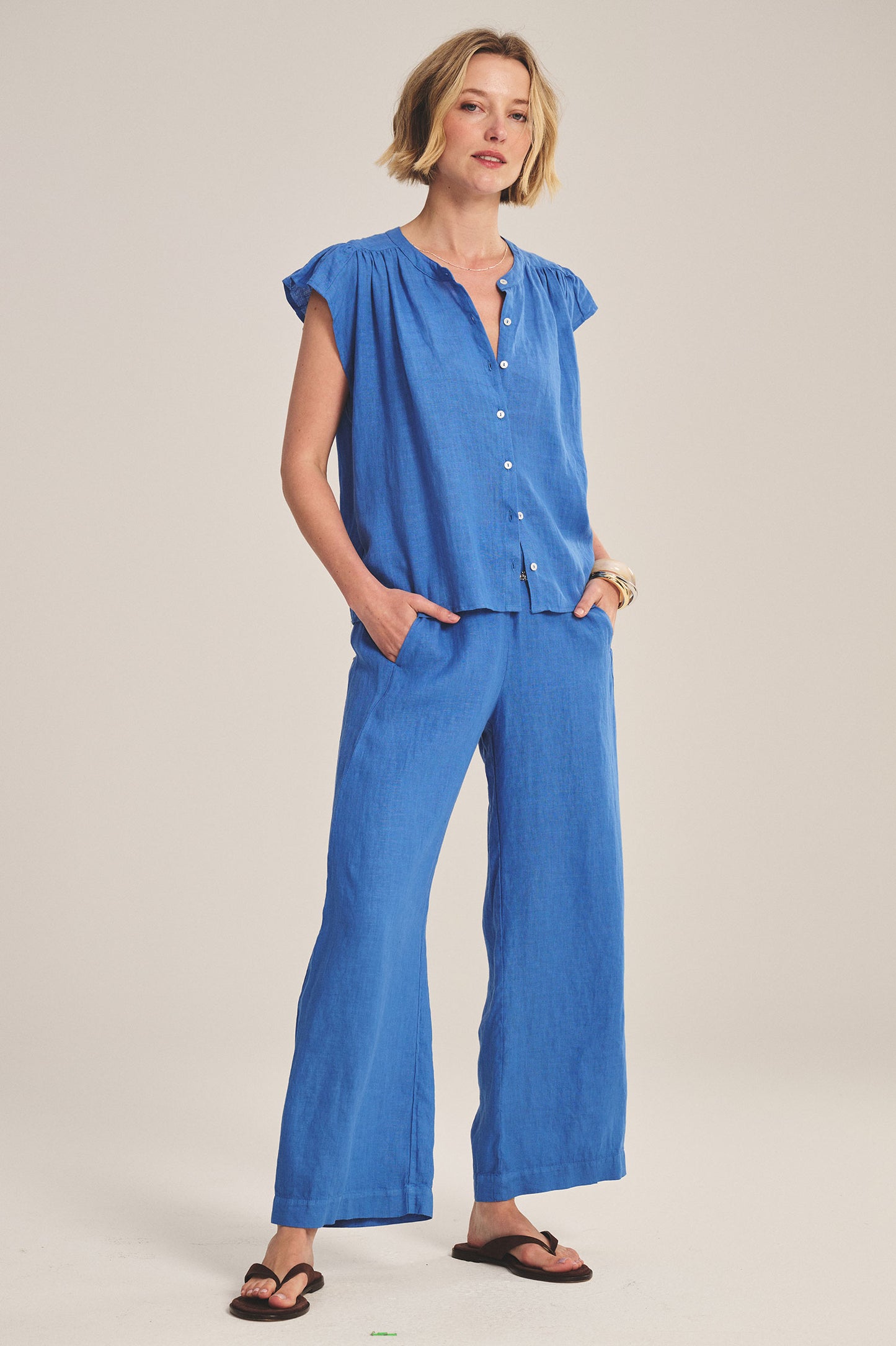 JANEY LINEN TOP IN BLUEJAY