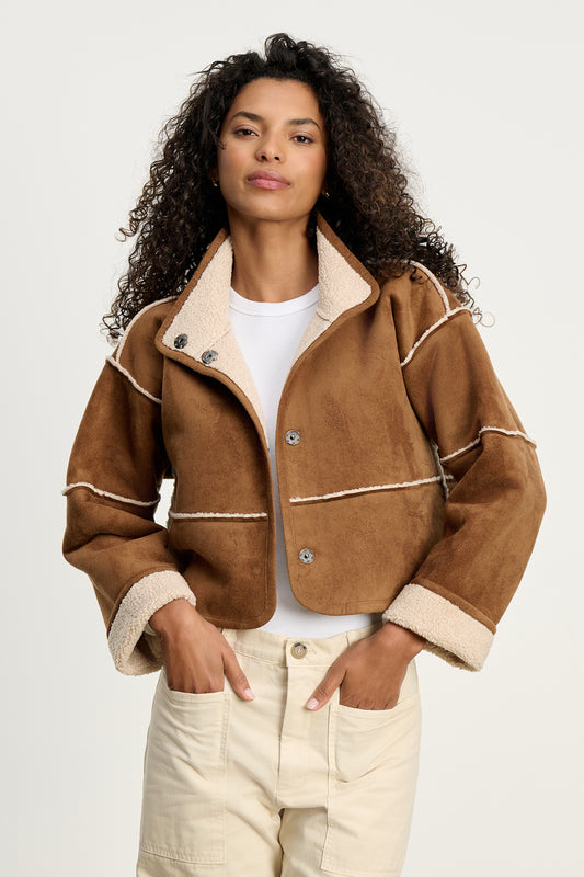 KELLY SHERPA REVERSIBLE JACKET IN TOBACCO