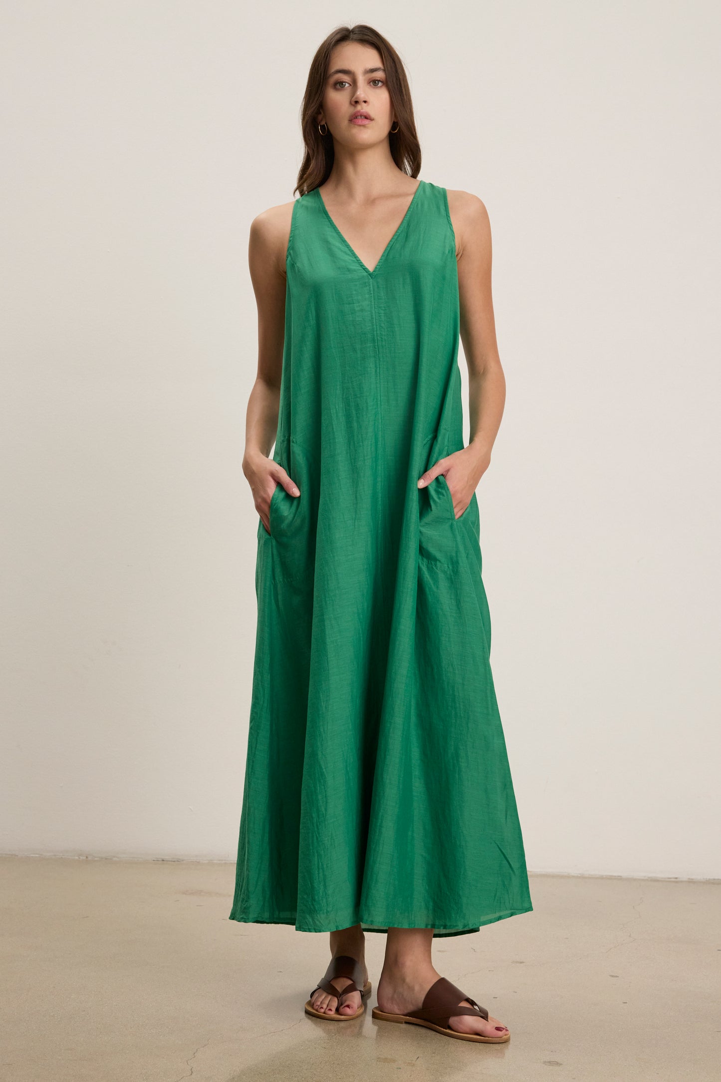 CAROL DRESS IN EMERALD
