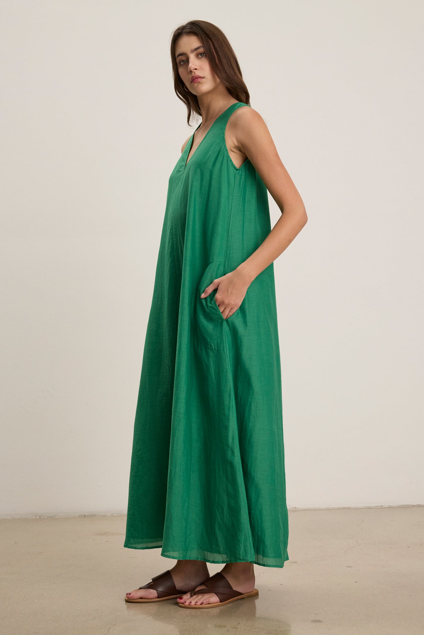 CAROL DRESS IN EMERALD