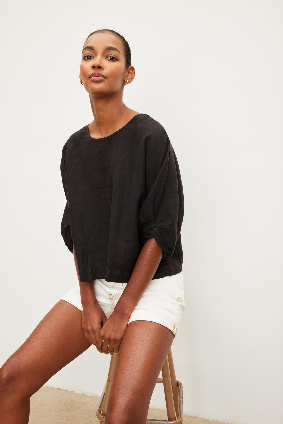 CASS LINEN CREW NECK TOP IN BLACK