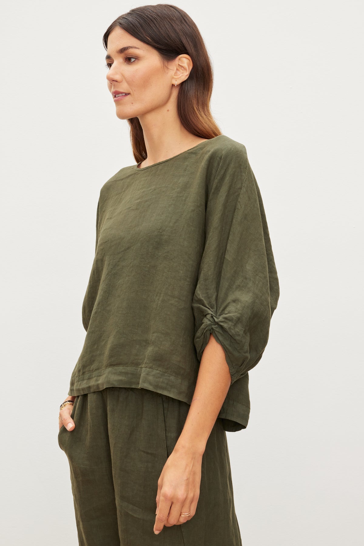 CASS LINEN CREW NECK TOP IN TOOTSIE