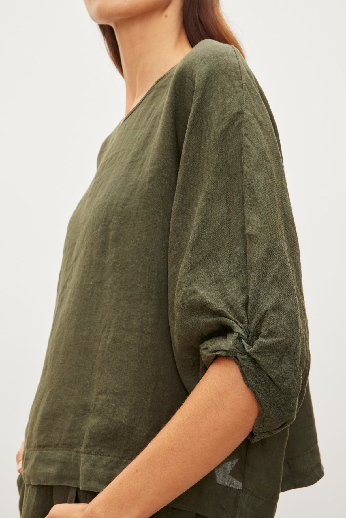 CASS LINEN CREW NECK TOP IN TOOTSIE