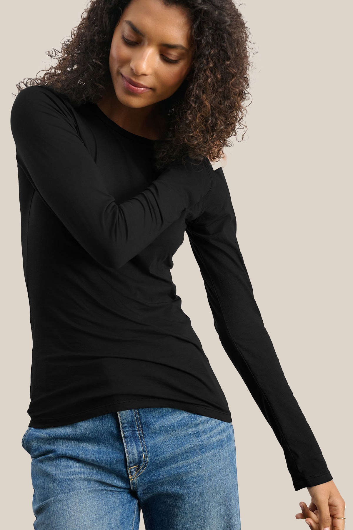 ZOFINA WHISPER CLASSIC T-SHIRT IN BLACK