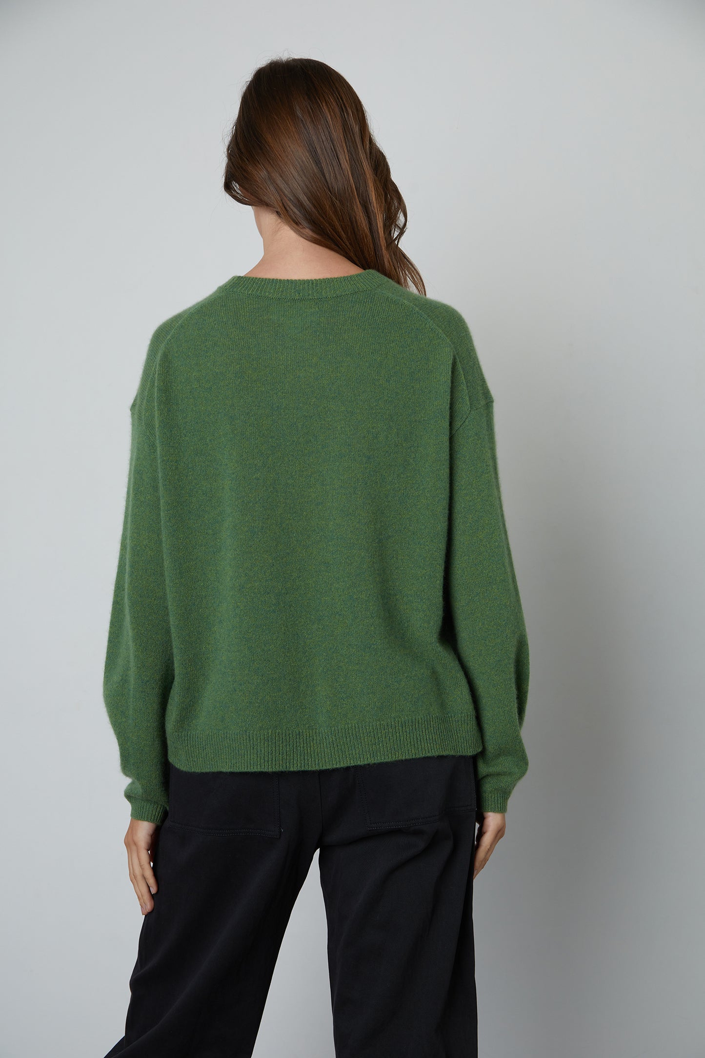 BRYNNE CASHMERE CLASSICS TOP IN MOSS