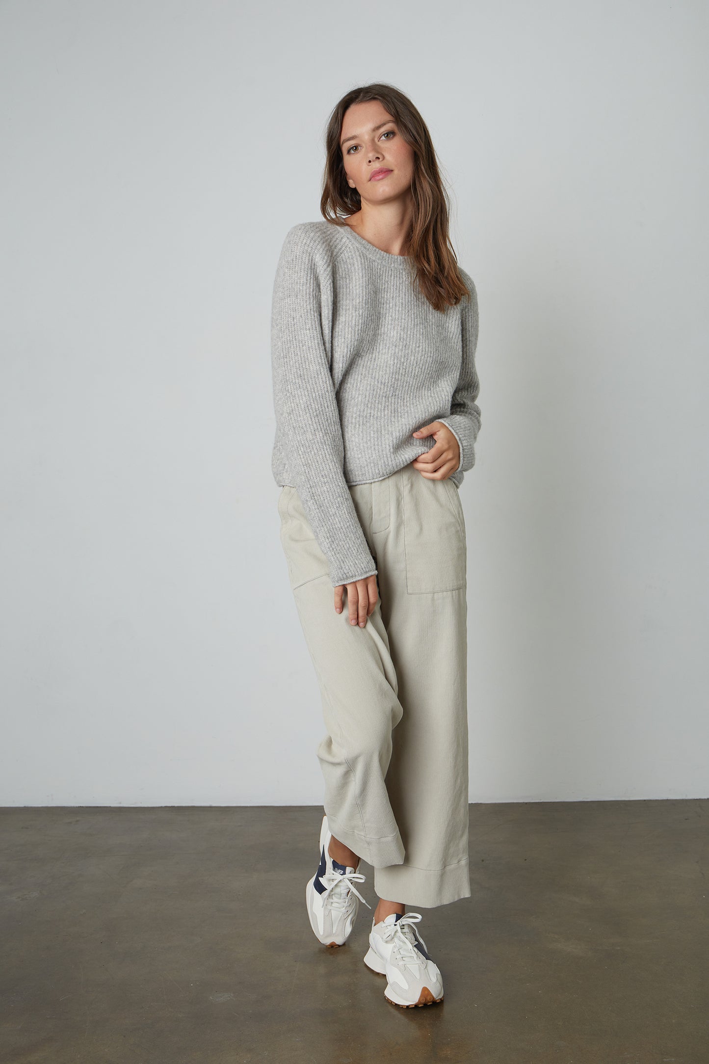 GIGI CREW NECK SWEATER IN LIGHT HEATHER