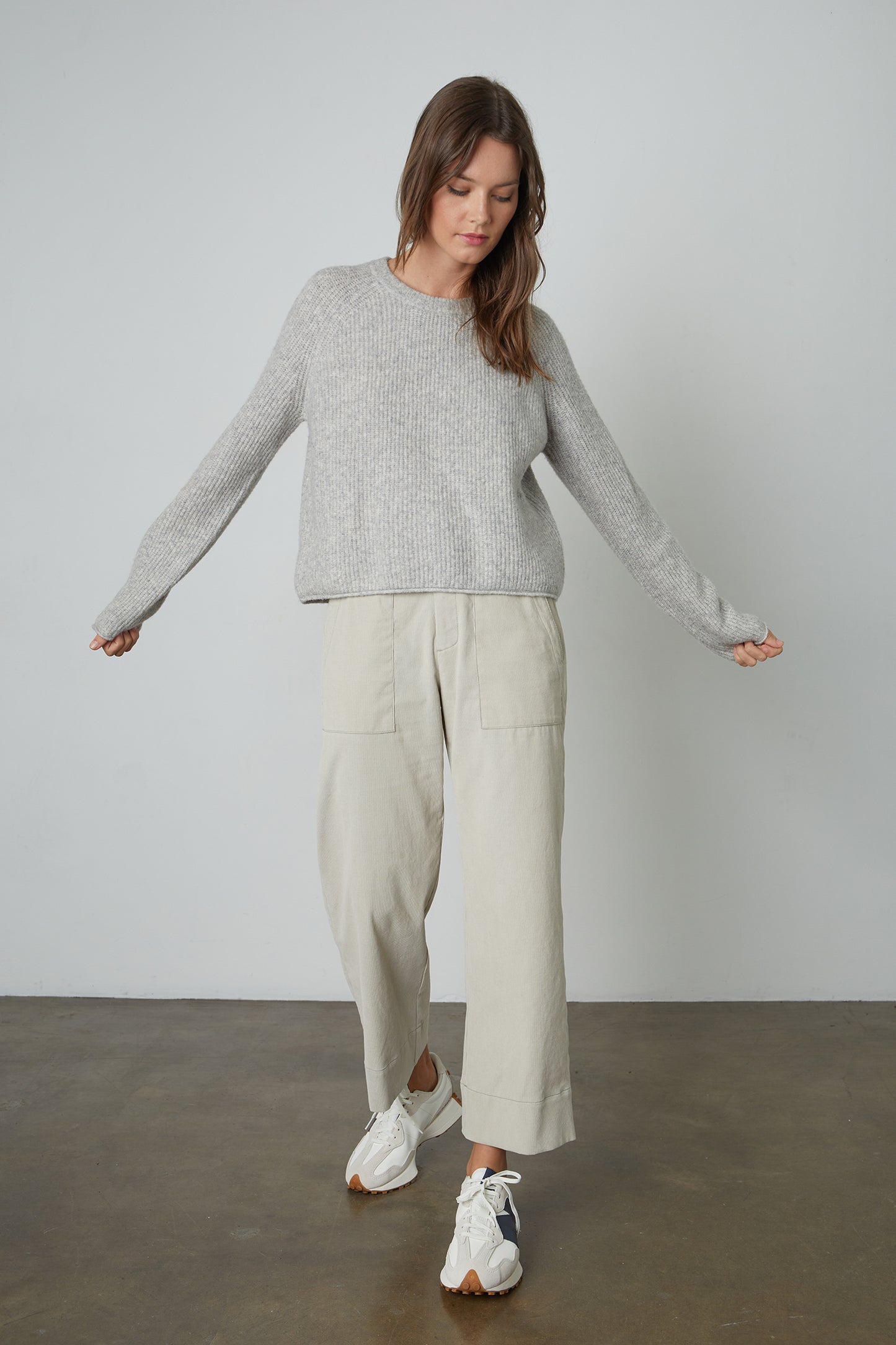 GIGI CREW NECK SWEATER IN LIGHT HEATHER