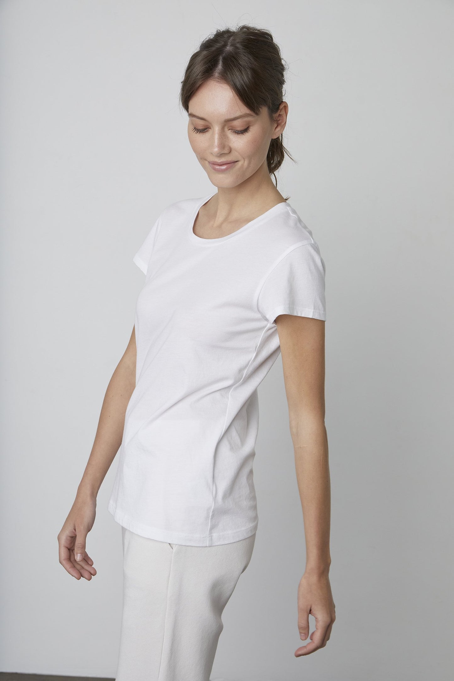 TRISHA WHISPER COTTON T-SHIRT IN WHITE