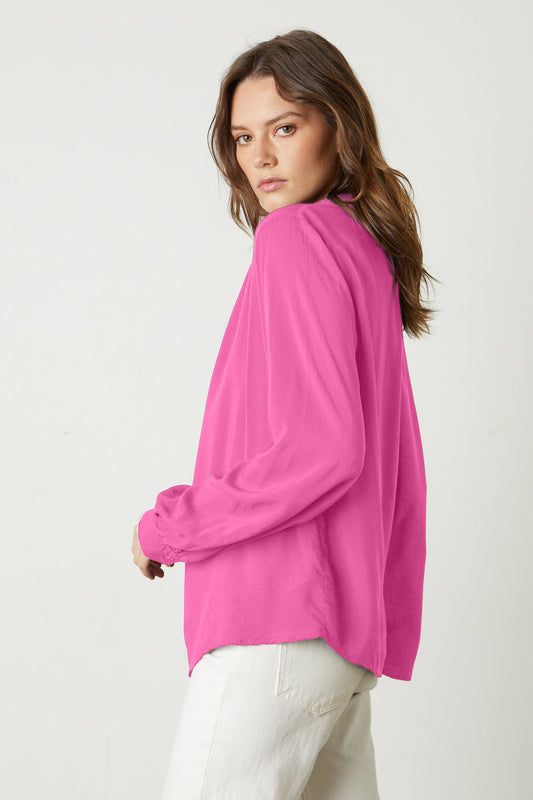 JOSEY V-NECK COLLAR TOP IN TAFFY