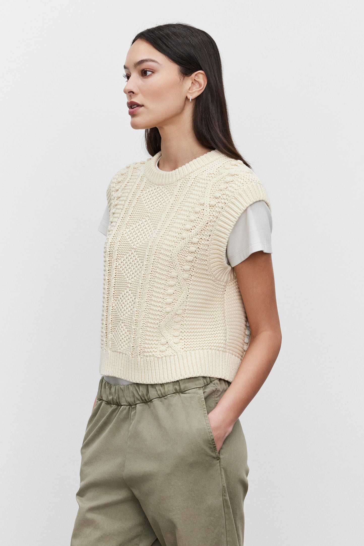 MAGGY SWEATER VEST IN IVORY