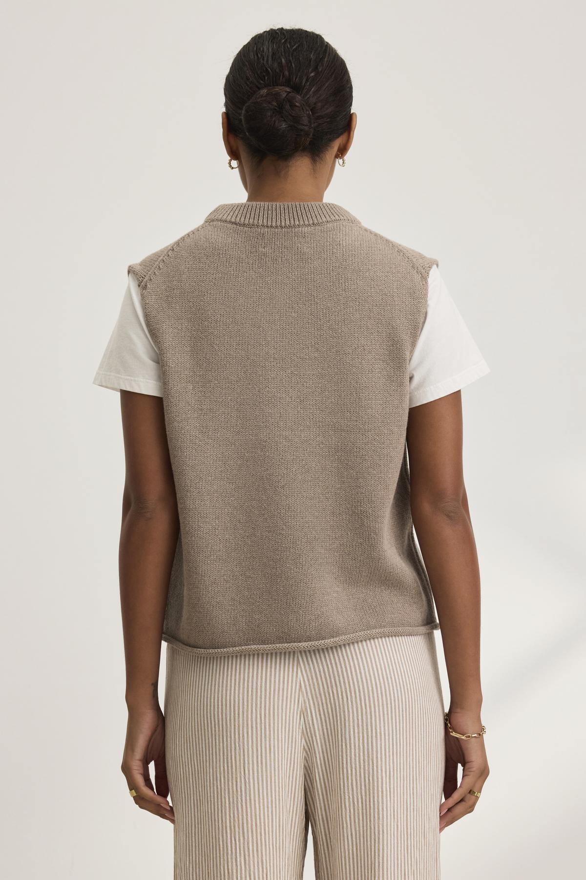 PAOLA CASHMERE SWEATER VEST IN MINK