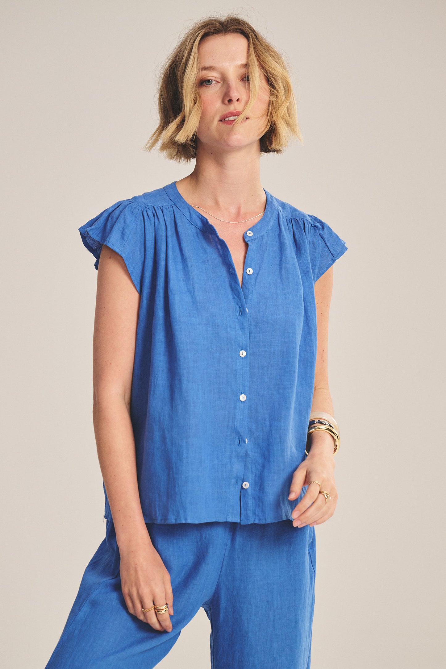 JANEY LINEN TOP IN BLUEJAY