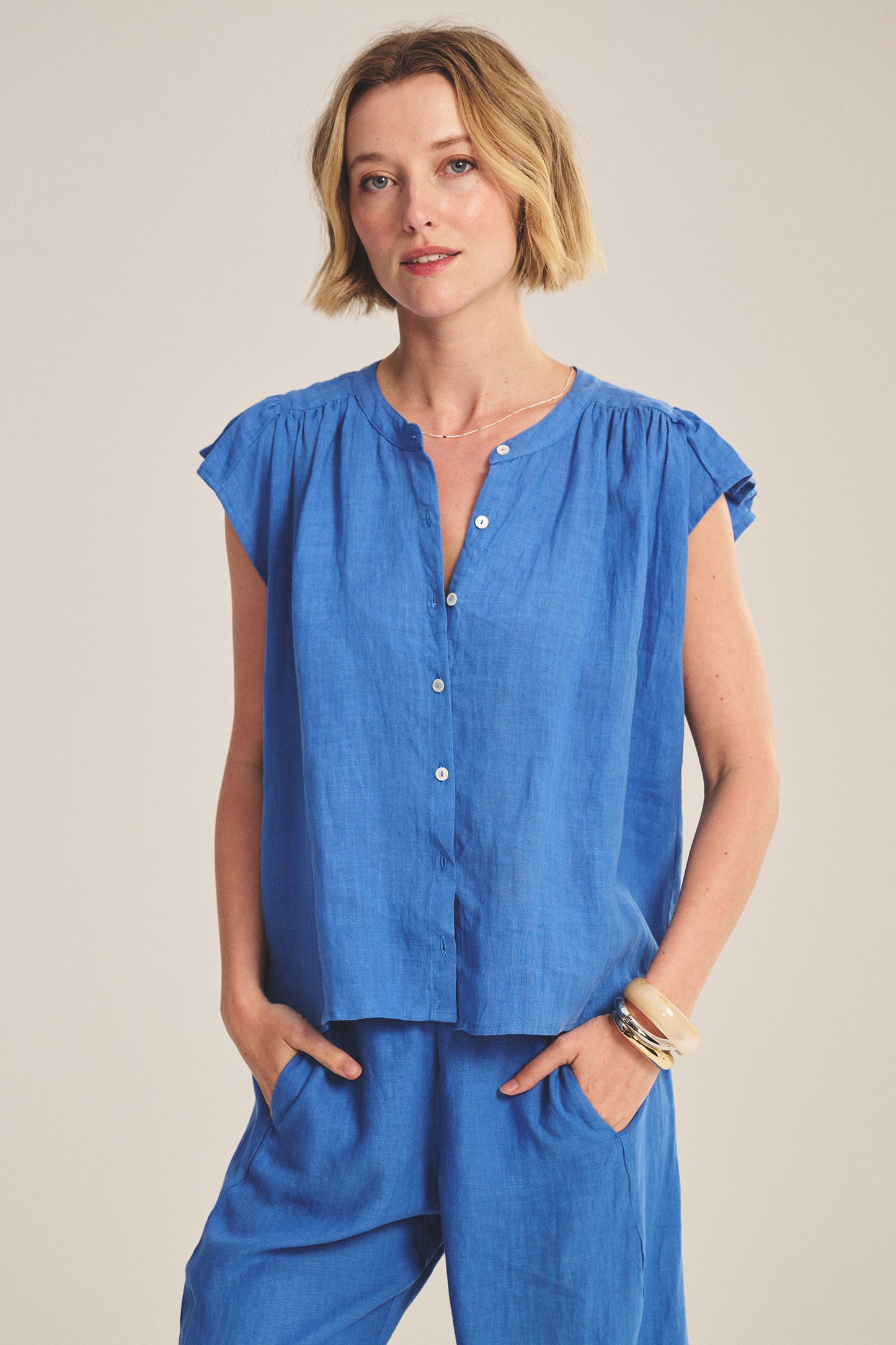 JANEY LINEN TOP IN BLUEJAY