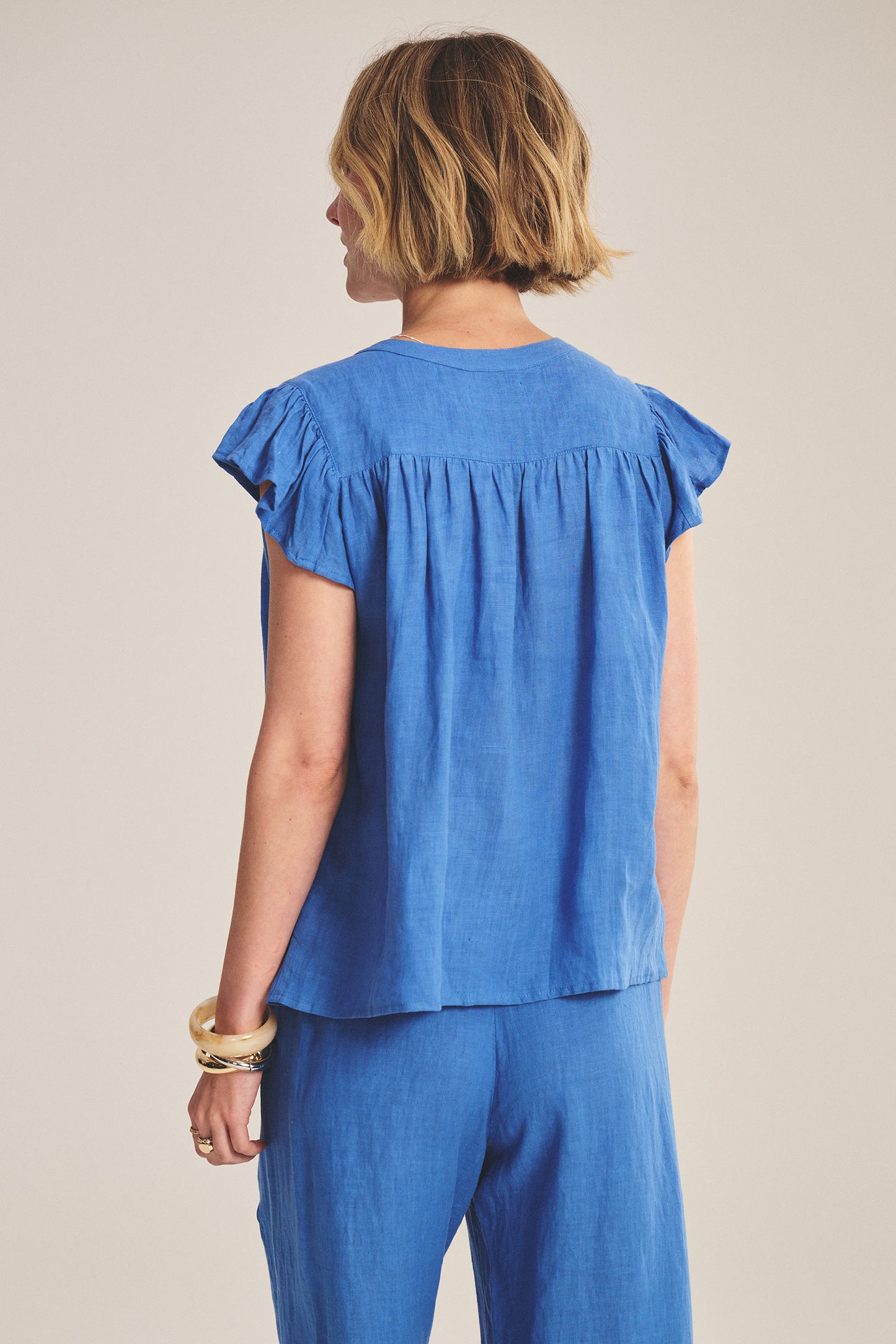 JANEY LINEN TOP IN BLUEJAY
