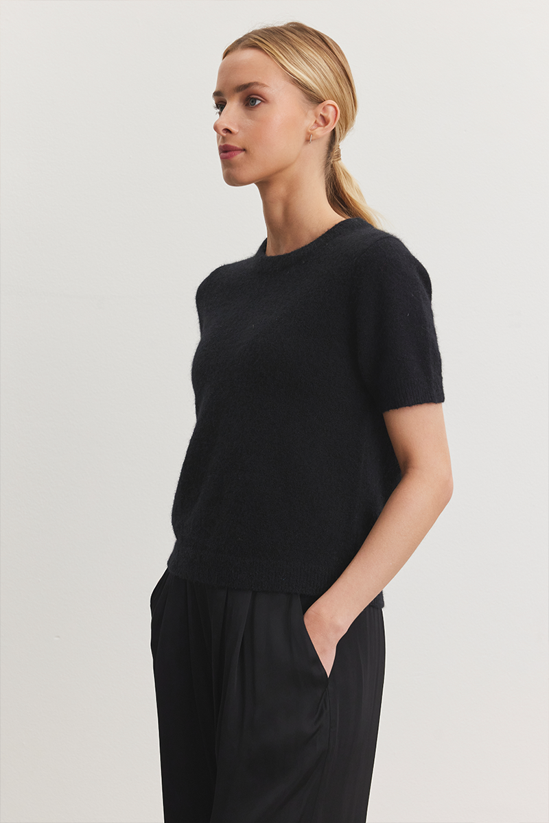 LAYTON TOP IN BLACK