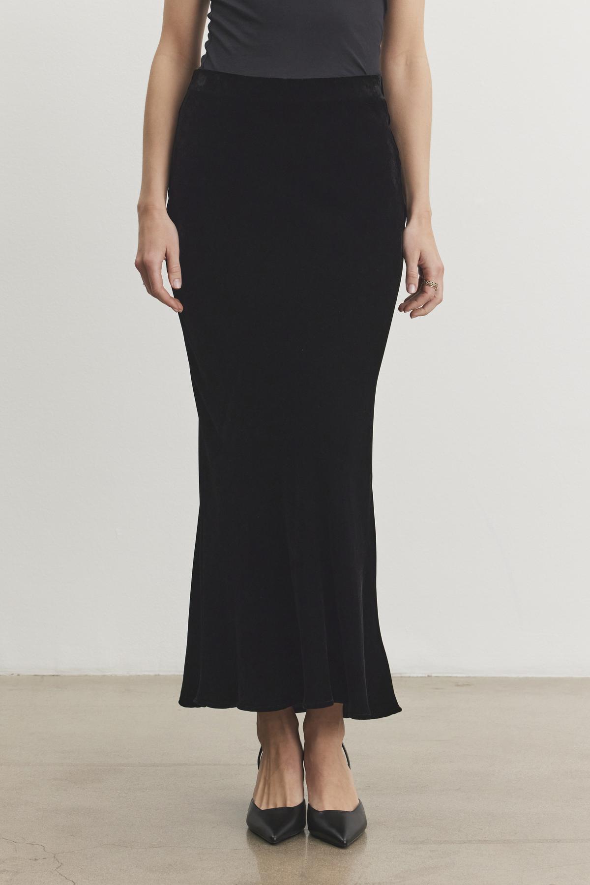 EZA SILK VELVET SKIRT IN BLACK