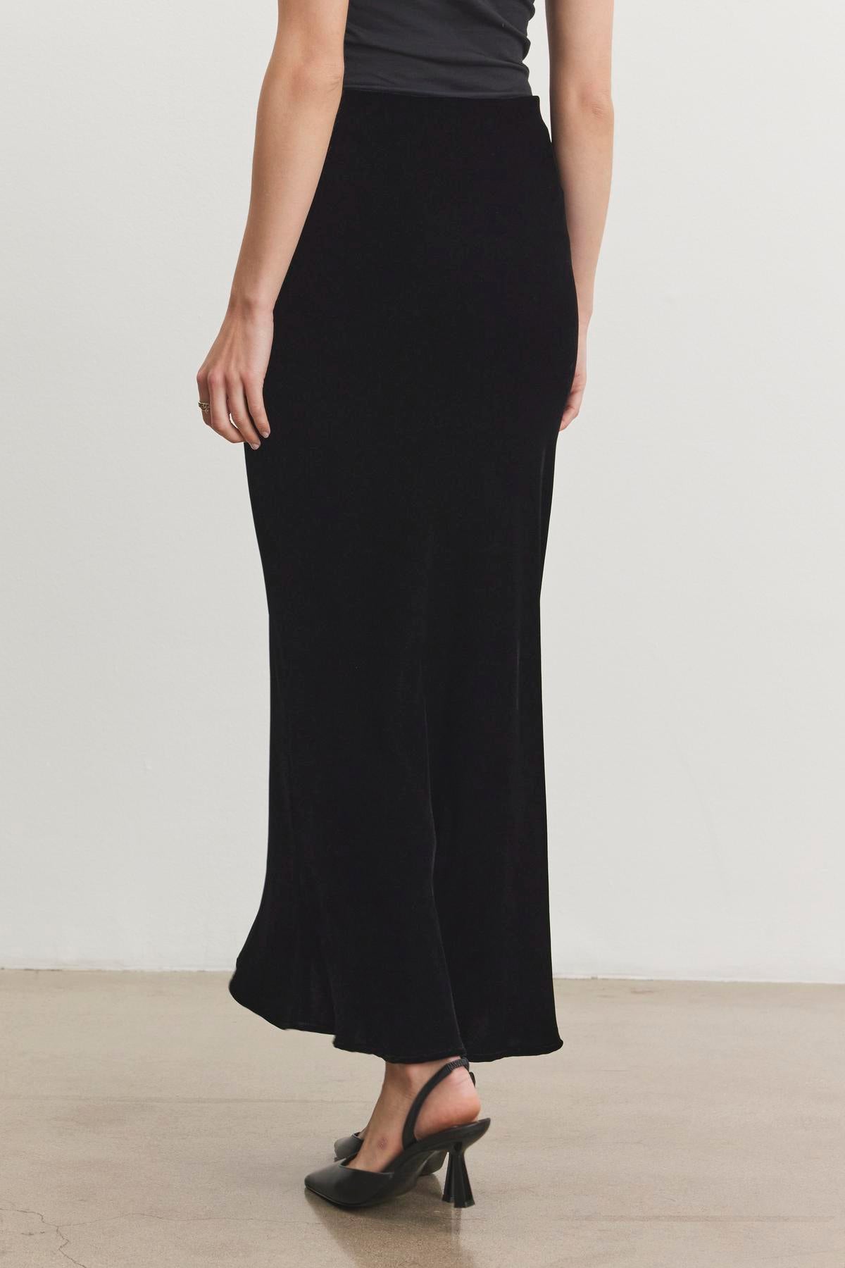 EZA SILK VELVET SKIRT IN BLACK