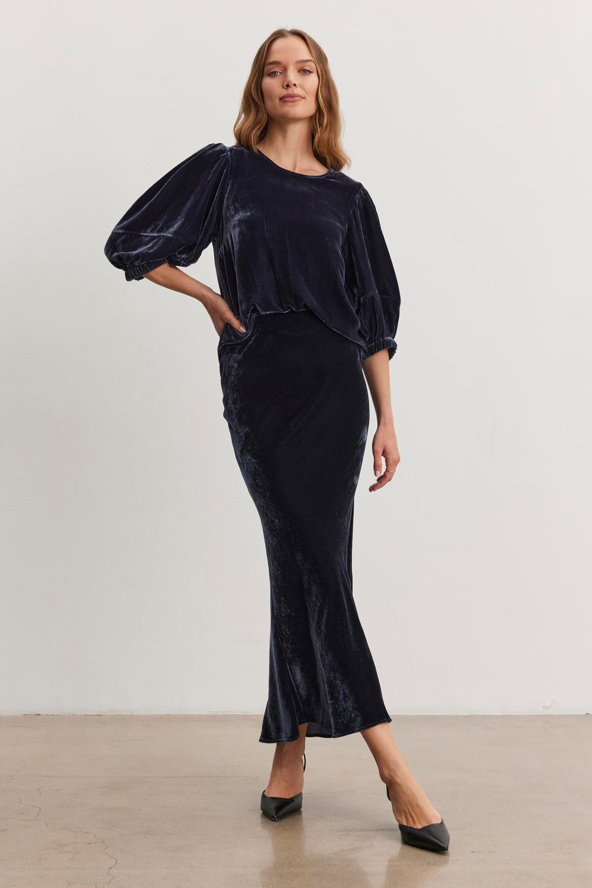 NANCY SILK TOP IN NAVY