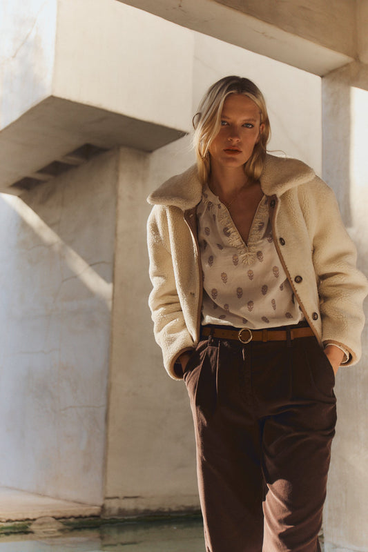 AMARA SHERPA REVERSIBLE JACKET IN SAND