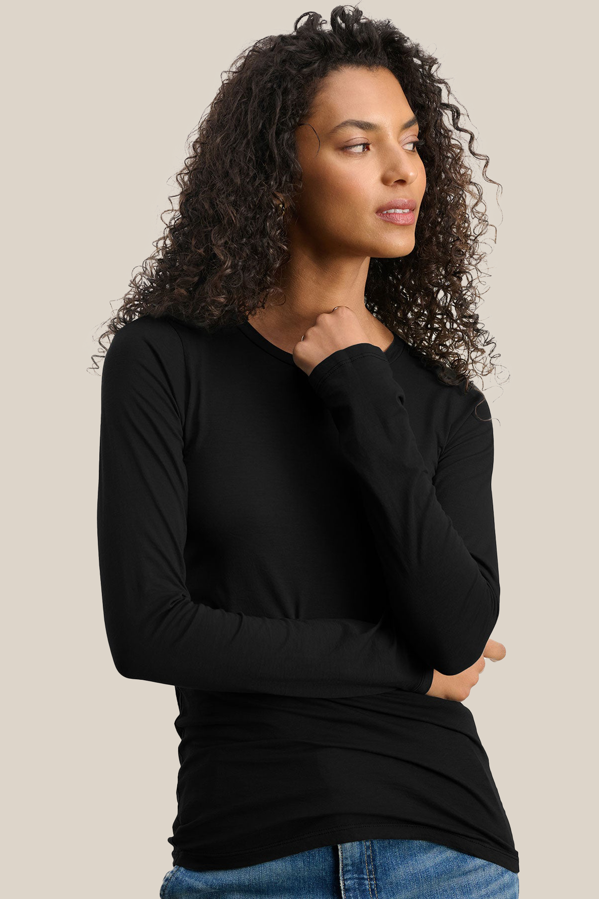 ZOFINA WHISPER CLASSIC T-SHIRT IN BLACK