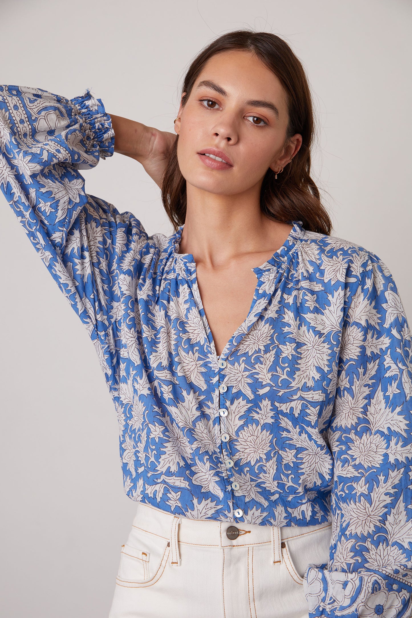 MIKAYLA BUTTON-UP PRINTED BLOUSE IN ASUL