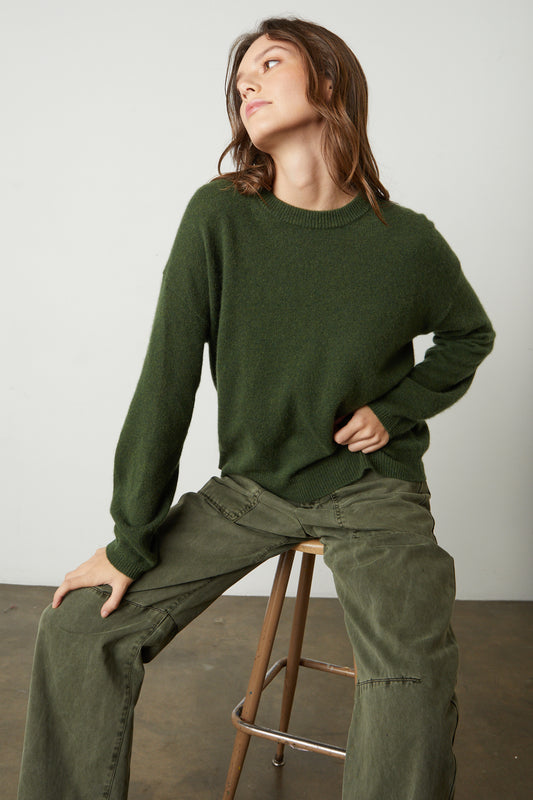 BRYNNE CASHMERE CREW NECK SWEATER IN FOREST