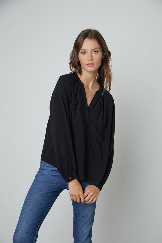 POSIE SPLIT NECK BLOUSE IN BLACK