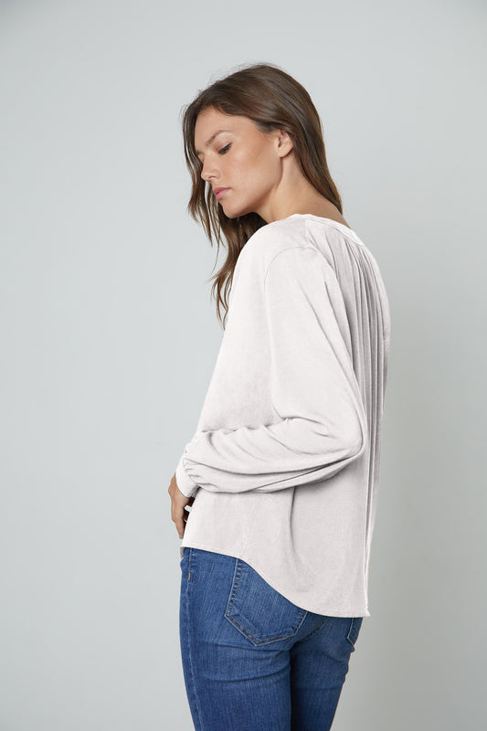 POSIE SPLIT NECK BLOUSE IN WINTER