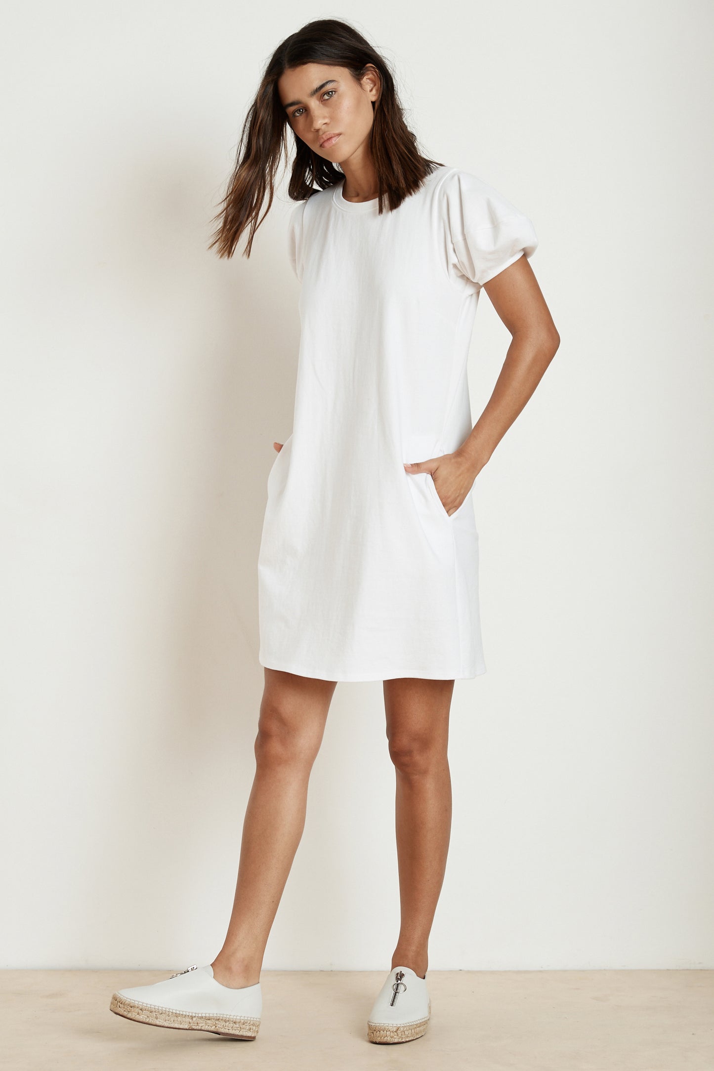 MOLLIE STRUCTURED COTTON PUFF SLEEVE DRESS IN WHITE