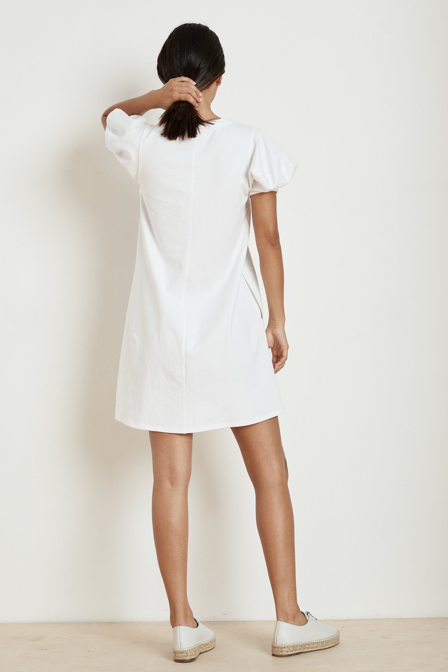 MOLLIE STRUCTURED COTTON PUFF SLEEVE DRESS IN WHITE